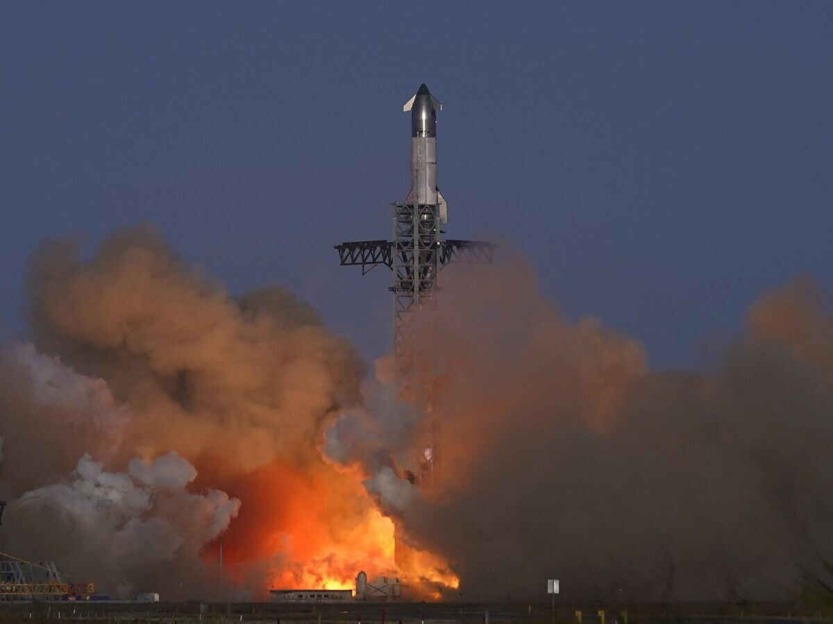   Запуск ракеты Starship во время испытательного полета с базы Starbase в Техасе | © AP Photo / Eric Gay