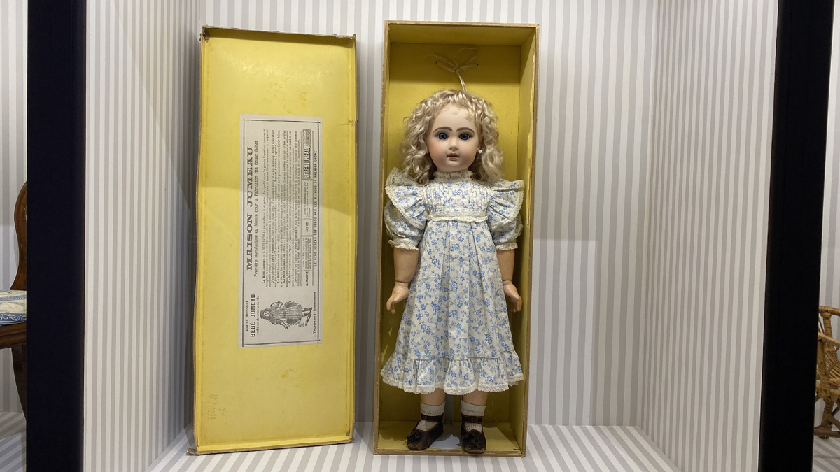 Кукла 1888-1890 годов, изготовитель "Жюмо и Ко"