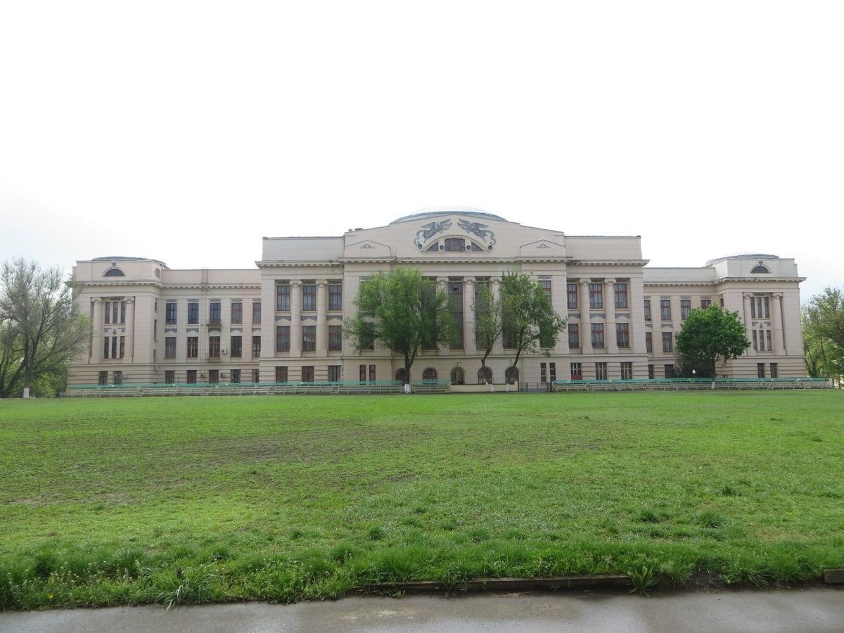 Новочеркасский политехнический институт, в котором уничились мои родители. 