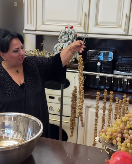 Бусы из орехов