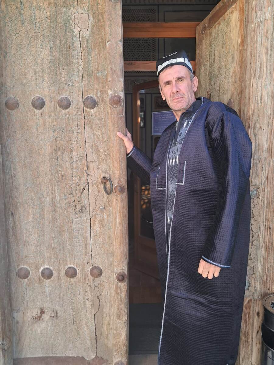 Старая Бухара. В национальном костюме.