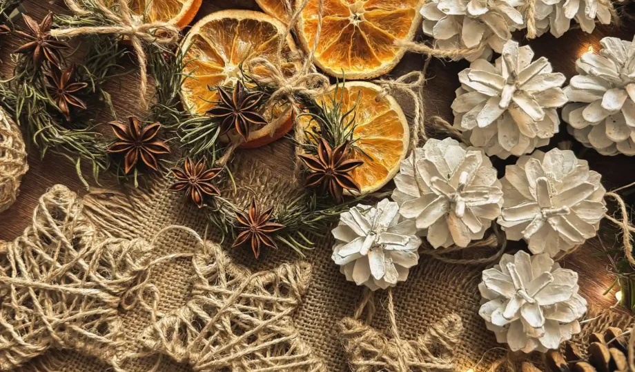 Новогодний декор своими руками: 5 идей из природы