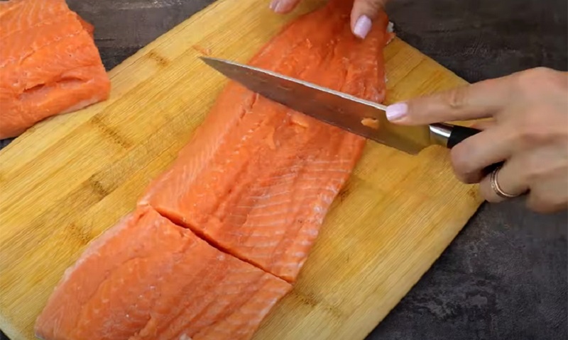 Салат «Мимоза де Люкс»: торжественный вариант любимой классики для новогоднего стола