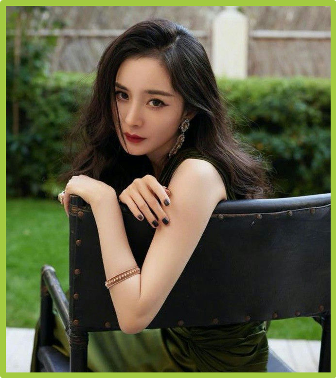 Китайская актриса Ян Ми.