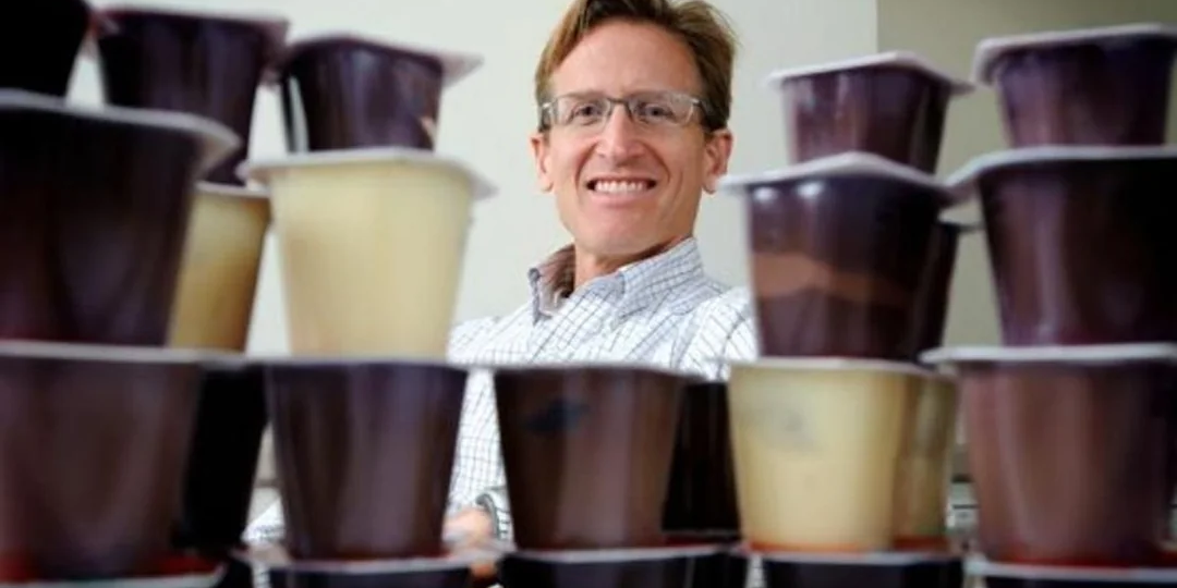 Мужчина купил 12 тысяч стаканчиков пудинга: продавцы смеялись, жена хотела звонить в психушку, а он обеспечил себя на всю жизнь