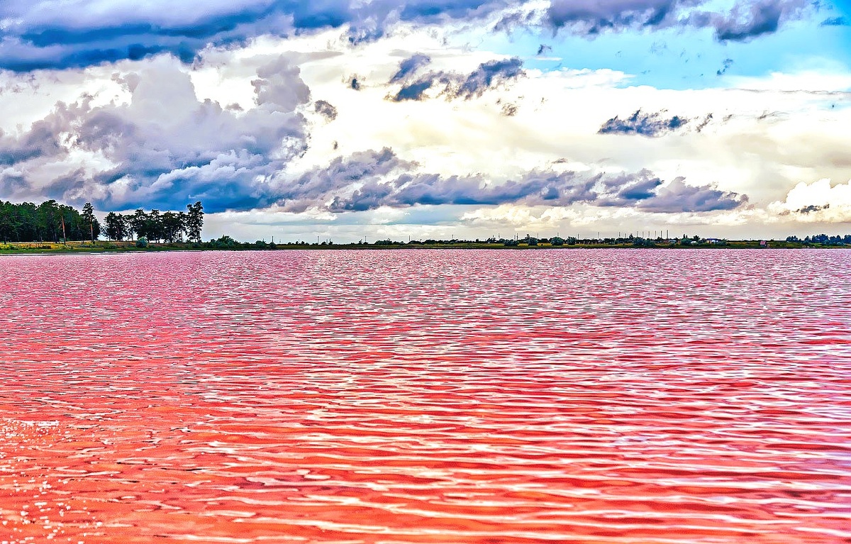Малиновое озеро на Алтае. Живописно и малиново, чуть-чуть вишнево