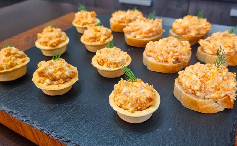 Селёдочная икра: как превратить простую закуску в новогодний деликатес