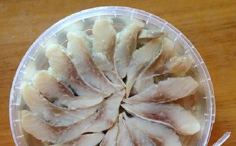 Селёдочная икра: как превратить простую закуску в новогодний деликатес