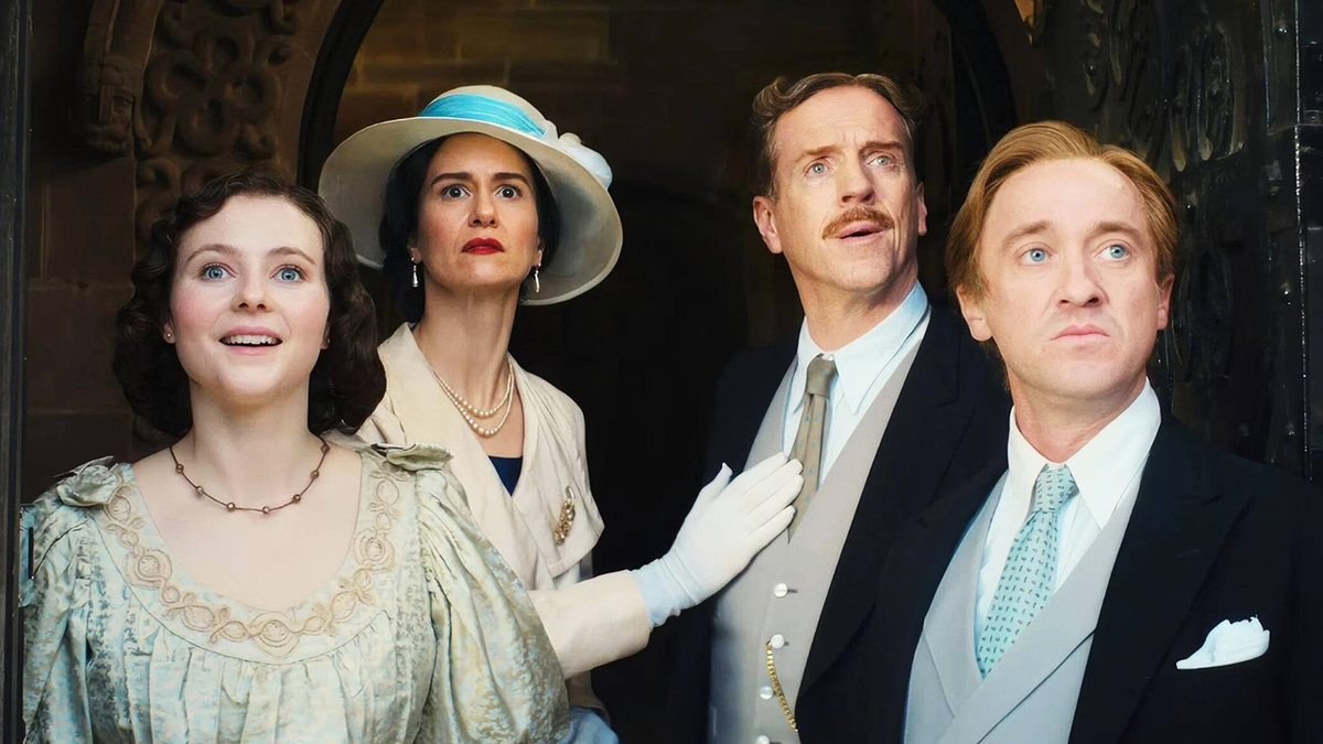 Нелепая комедия, высмеивающая исторические драмы про британских аристократов по типу «Аббатства Даунтон». Место действия Англия, 1931 год. 