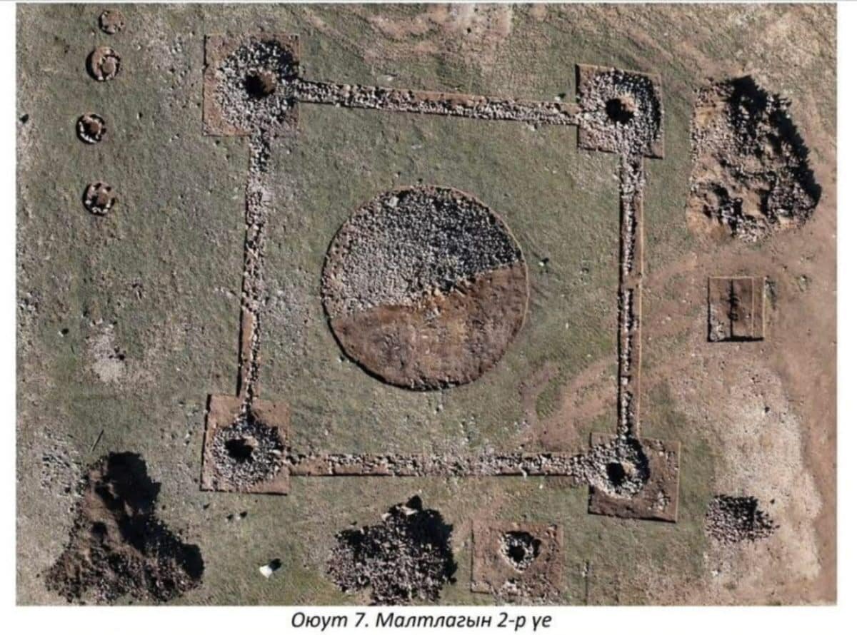    На месторождении Оюут исследователи обнаружили древние курганы / © Montsame