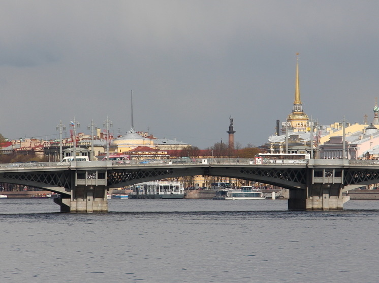     Отмечается, что водные прогулки на нем будут доступны, пока не встанет лед. Фото: архив МК в Питере
