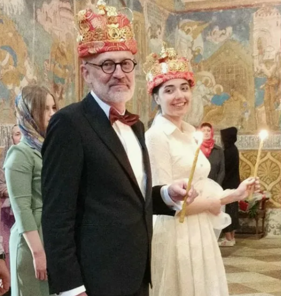 Александр Гордон с женой из открытого источника яндекс фото