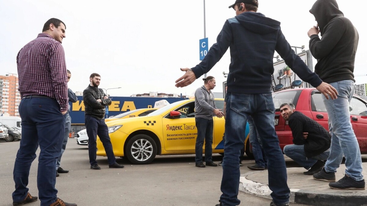 10 апреля 2018 года таксисты тоже выступали против повышения сборов агрегатором «Яндекс.Такси». Фото: Валерий Шарифулин, ТАСС