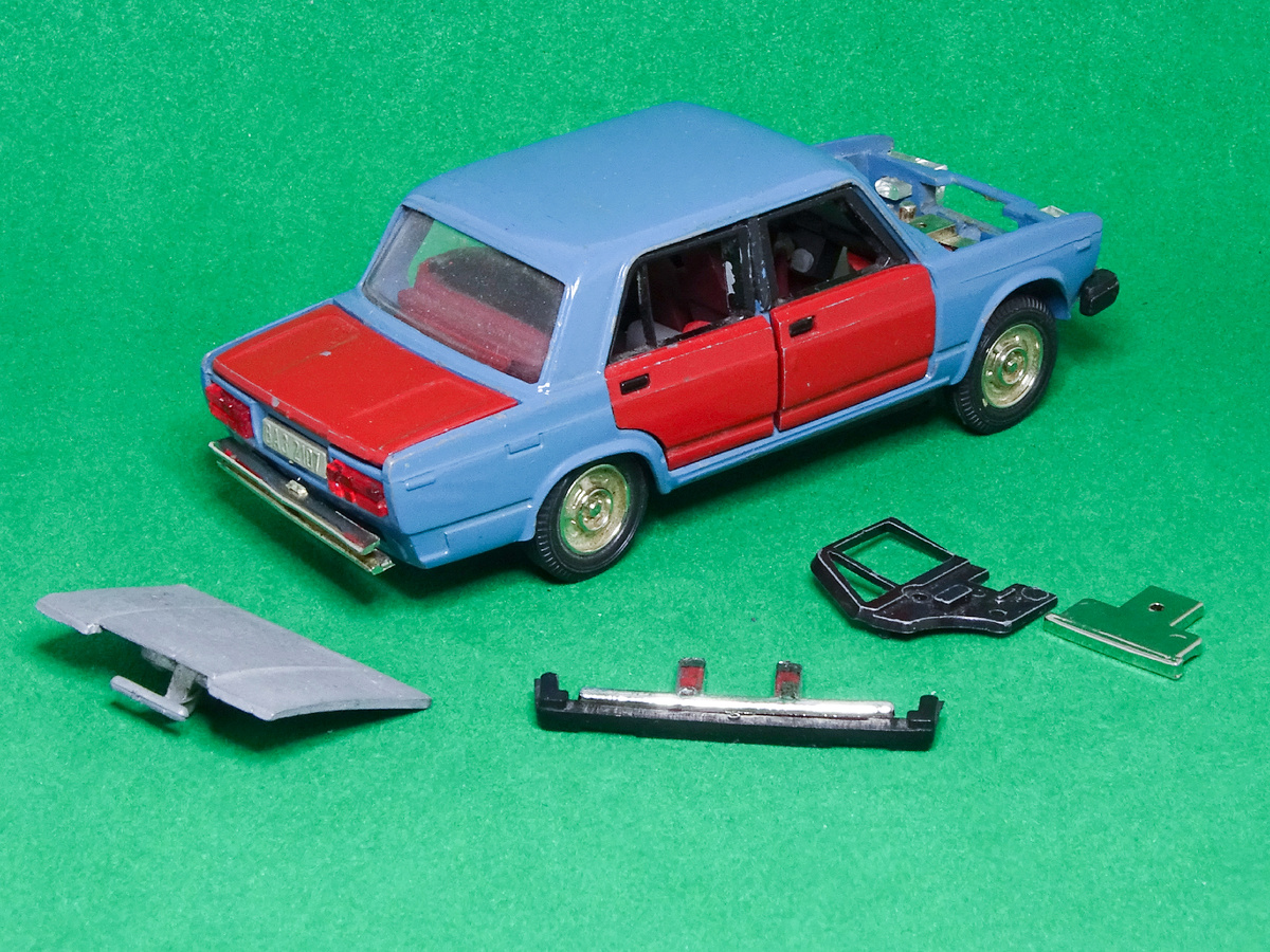 Рис. 2. Саратовская модель автомобиля ВАЗ-2107 «Жигули» до восстановления