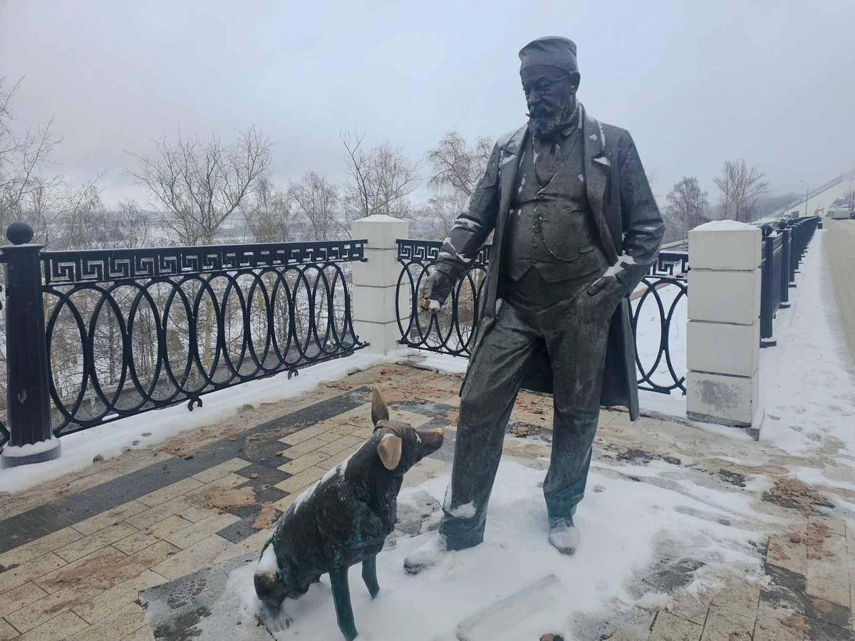 Нижний Новгород. Профессор Преображенский с Шариком