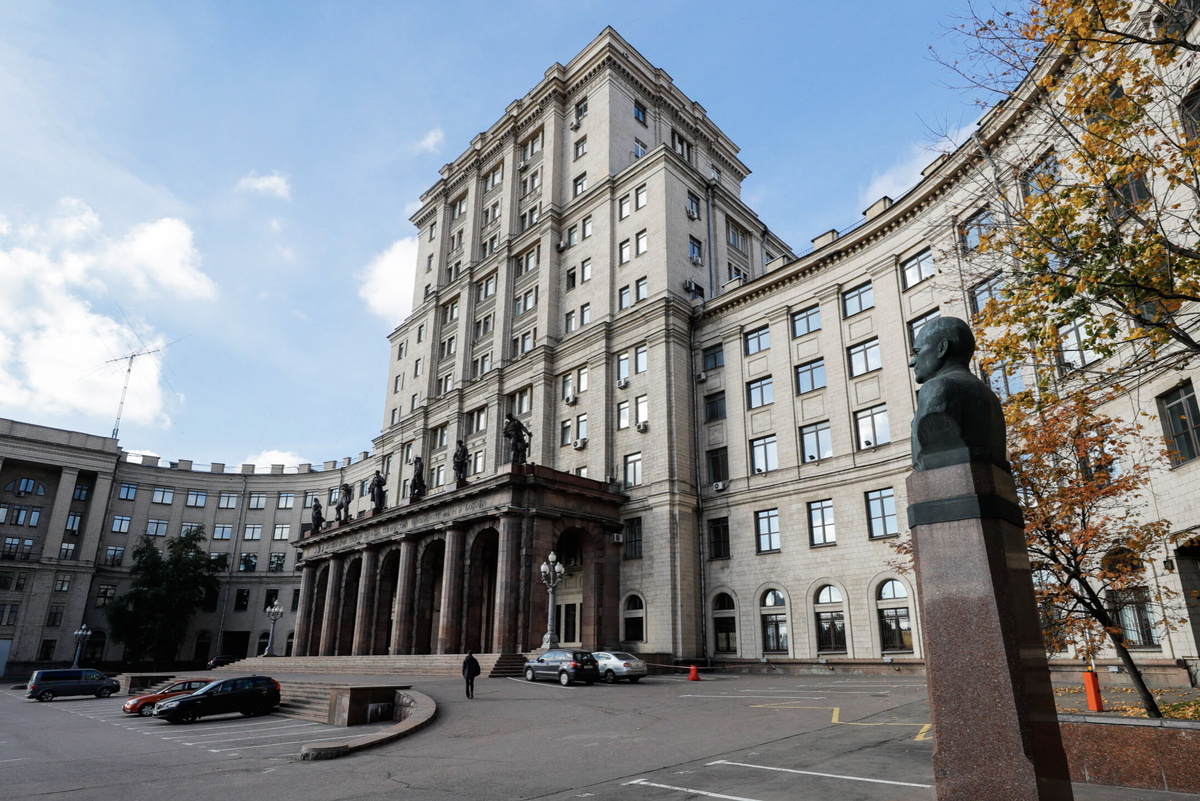 Альма-матер во всей красе. Общедоступное фото в сети