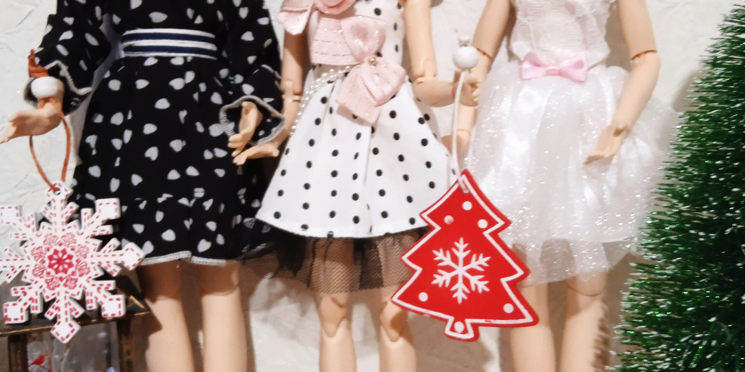 Юные девчули готовятся к Новому году! Кто же из них будет Снегурочкой?