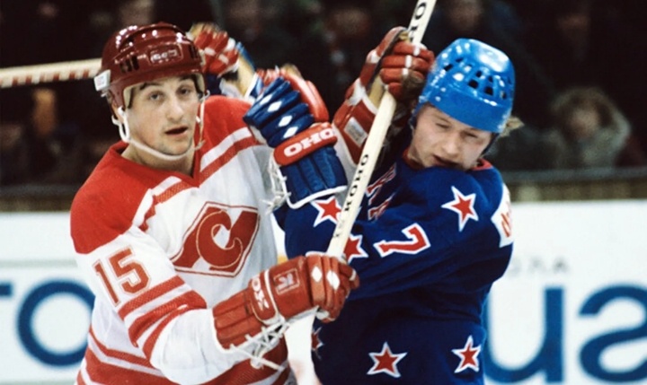 Фото из открытых источников (момент матча чемпионата СССР: слева - С.Капустин)