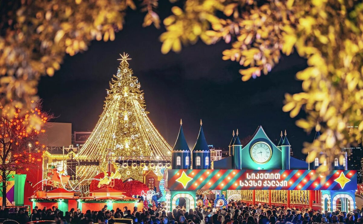Предновогодний Тбилиси: иллюминация, елка и "Новогодняя деревня" 2026
