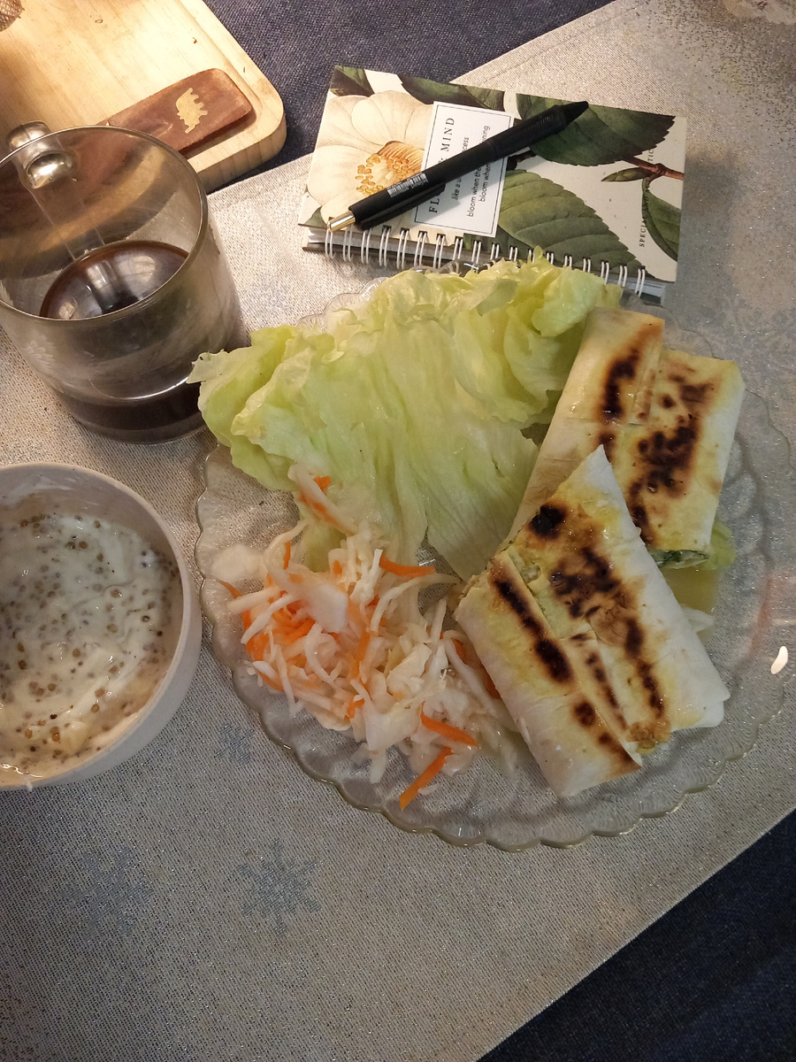 Вот. С соусом из греческого йогурта и французской горчицы