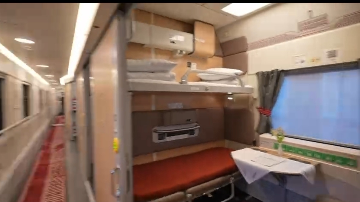 Купе "Красной стрелы". Здесь и далее криншоты с официального видео РЖД 