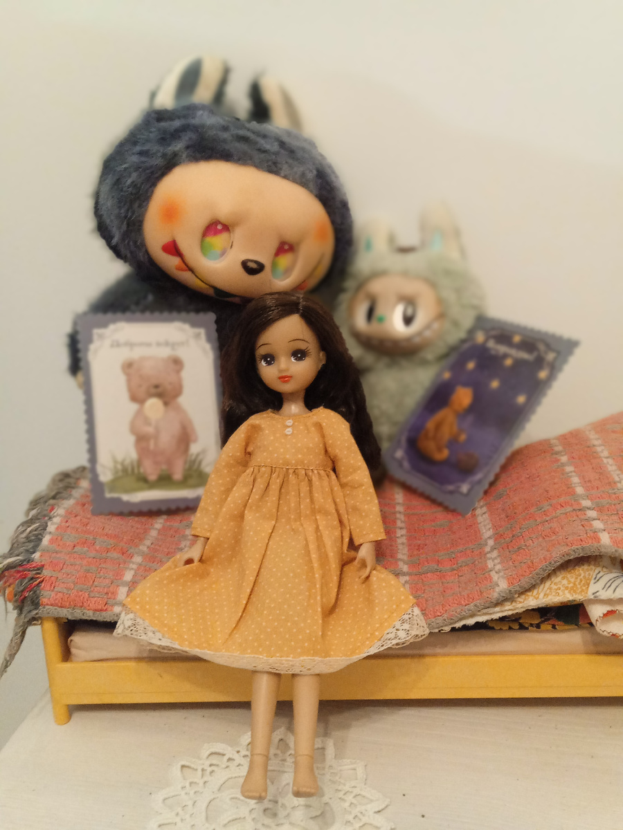 Далия и Лабубы, готовые показывать сны. Фото автора.