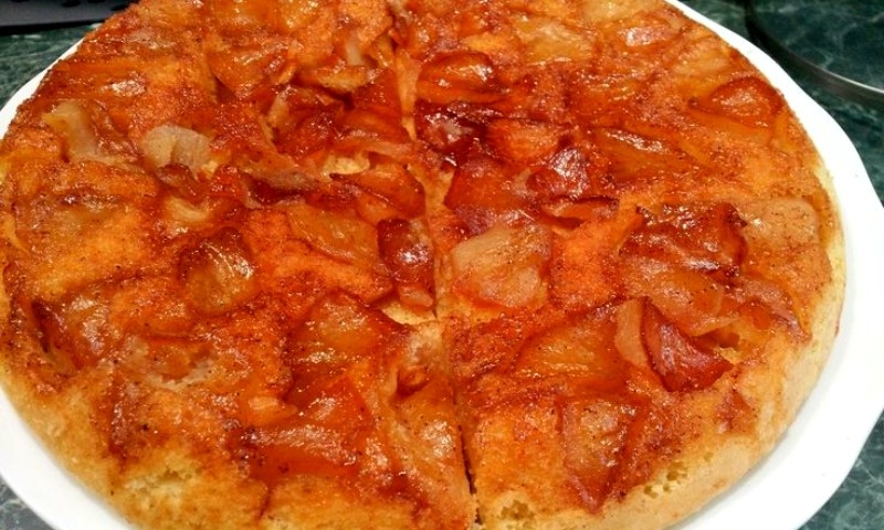 Яблочный пирог на сковороде