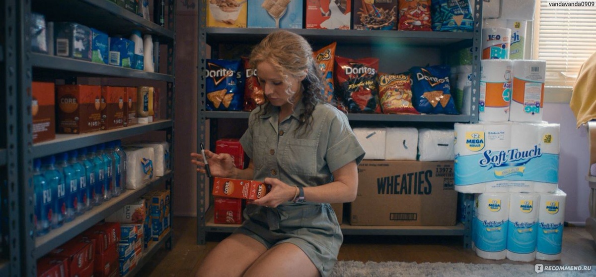 История двух подруг Кортни и Конни, решивших заработать легкие деньги путем мошенничества с купонами. Они создают схему, продавая купоны на крупную сумму денег, привлекая внимание тысяч покупателей. Однако вскоре Федеральное бюро расследований заинтересовывается деятельностью женщин, направляя агента Рекса Бартона раскрыть преступную деятельность. Несмотря на комичные ситуации и забавные моменты, фильм показывает борьбу героинь против системы и последствия их действий. Плюс, лично для меня, в фильме снялась Bebe Rexha!