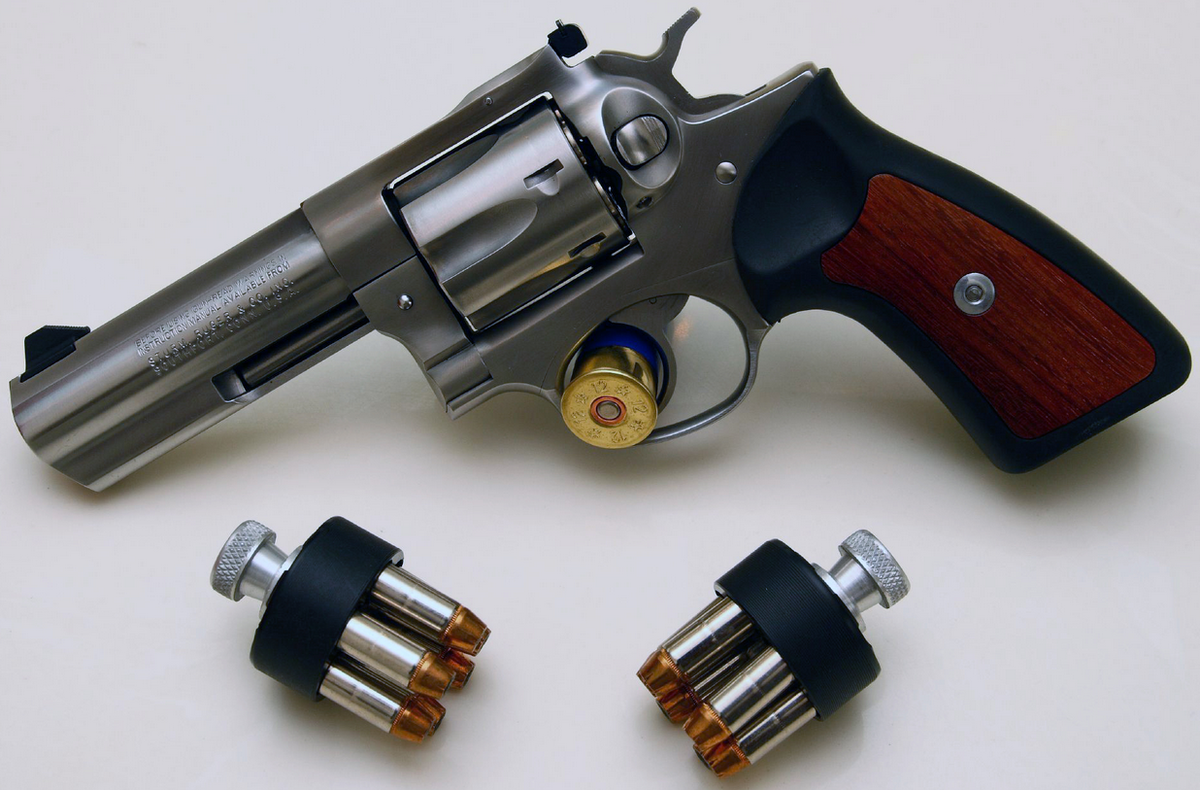 Револьвер Ruger GP100 .357 Stainless. (Автор фото Gordon Gartrell, CC BY-SA 2.0)