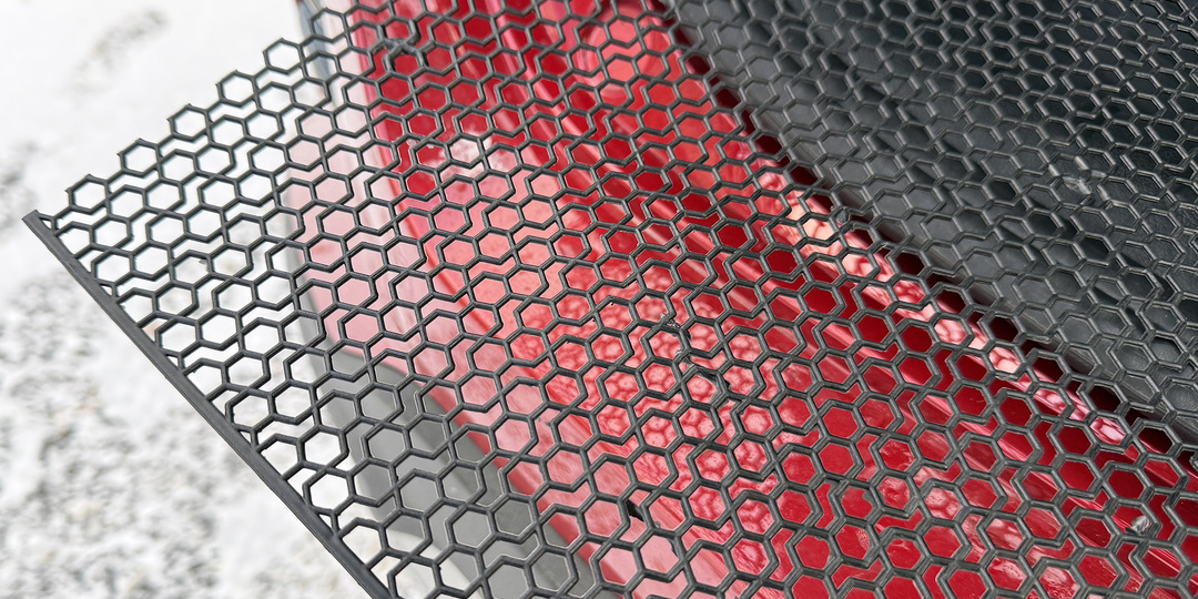 Почему автомобили не оснащаются сеткой для радиатора с завода: рассказываю простыми словами