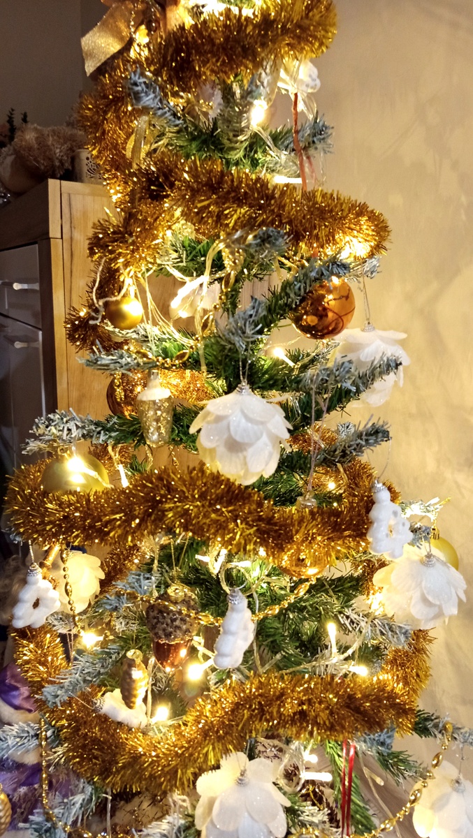 Перед сном зажгли огоньки, полюбовались, красиво😍