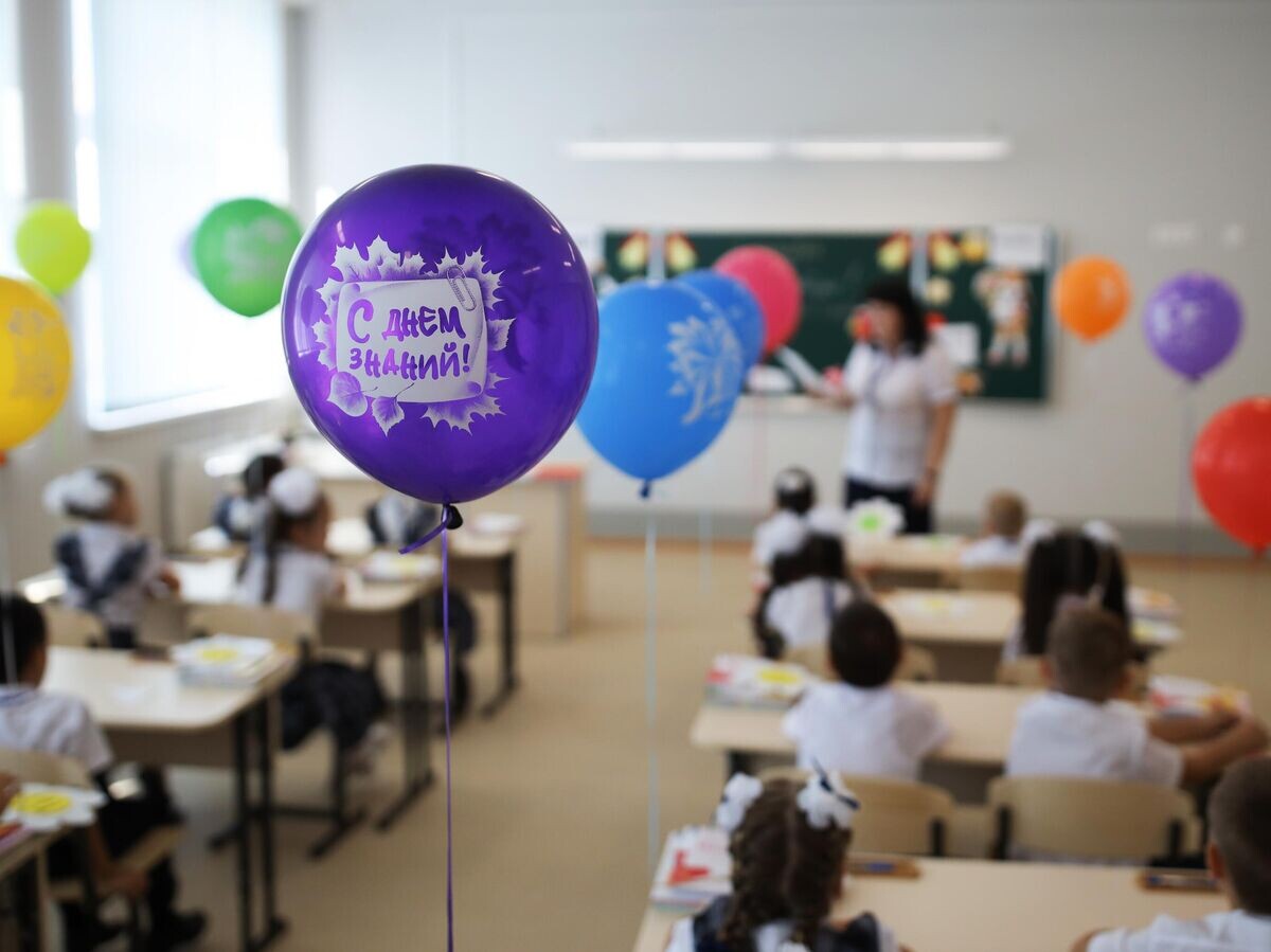    Первоклассники на праздновании Дня знаний | © РИА Новости / Виталий Тимкив