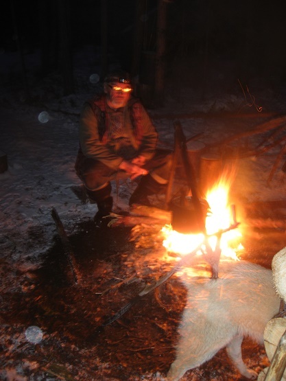 Фотографии Татьяны Немшановой. В ночной тайге. У ночного костра в. Лайка Западной Сибири ХМАО Югра и охотник. 