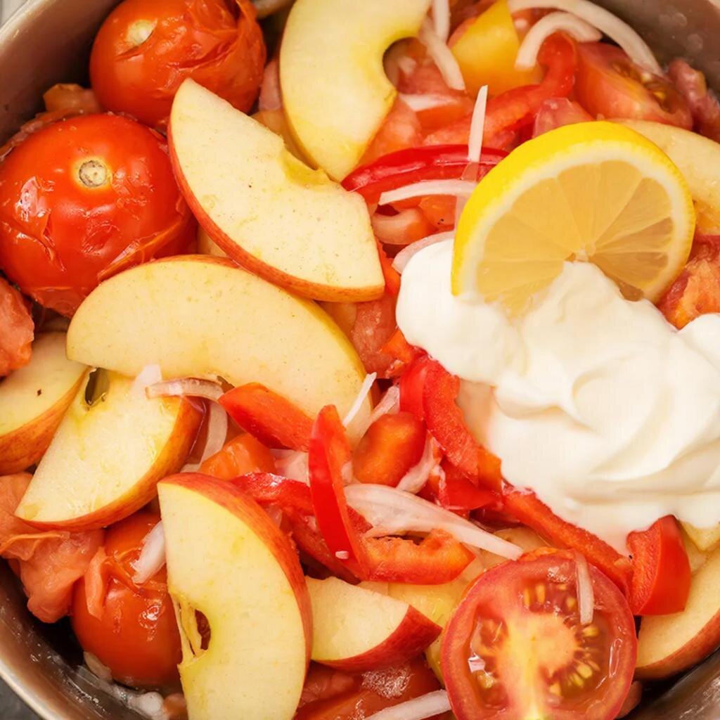 любимый салат: яблочно-томатная свежесть!