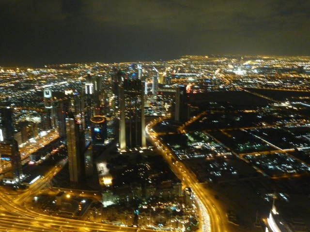 Дубай со смотровой площадки башни Бурж Халифа