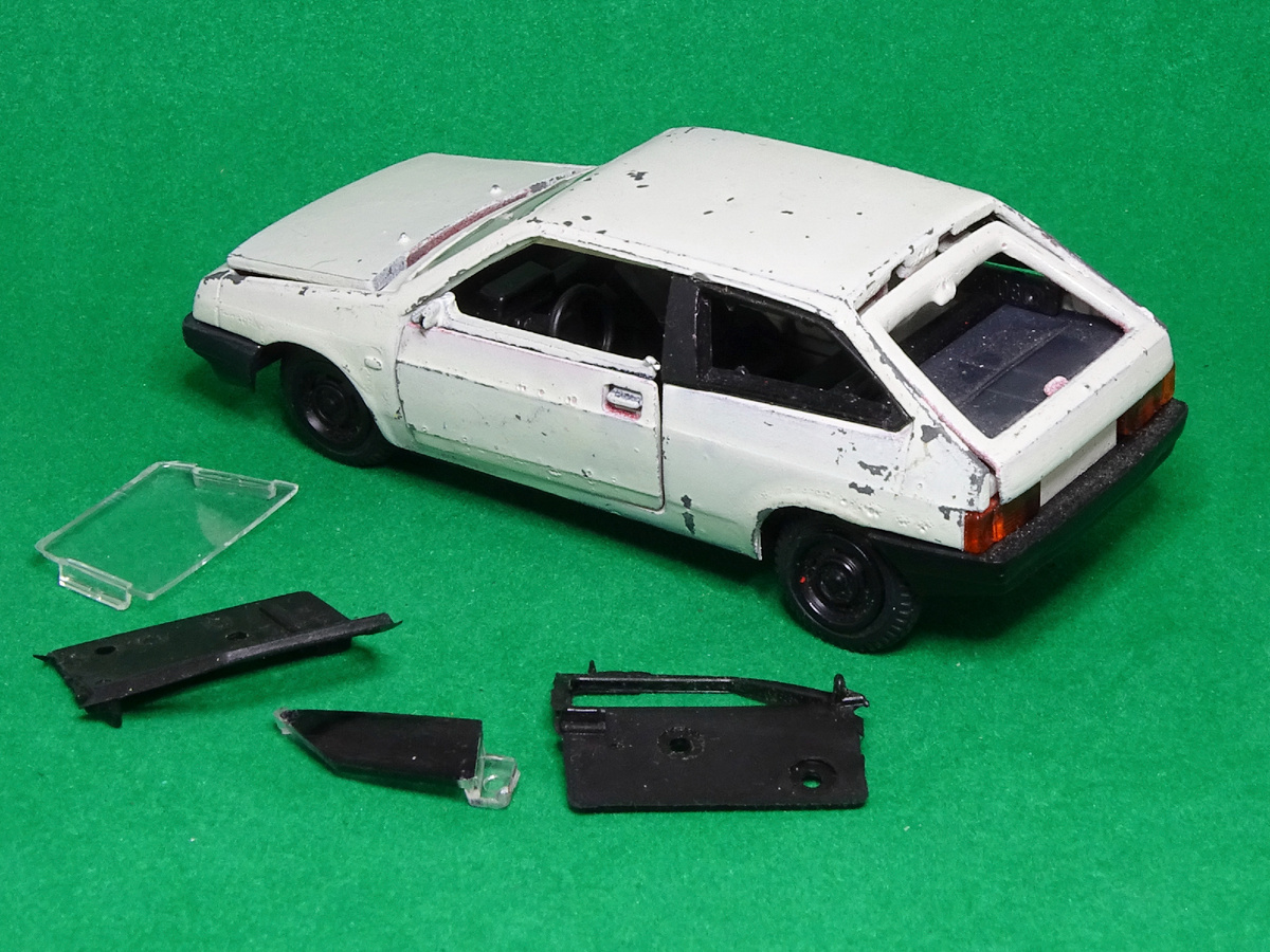 Рис. 2. Саратовская модель автомобиля ВАЗ-2108 «Спутник» (м. 1:43) до восстановления