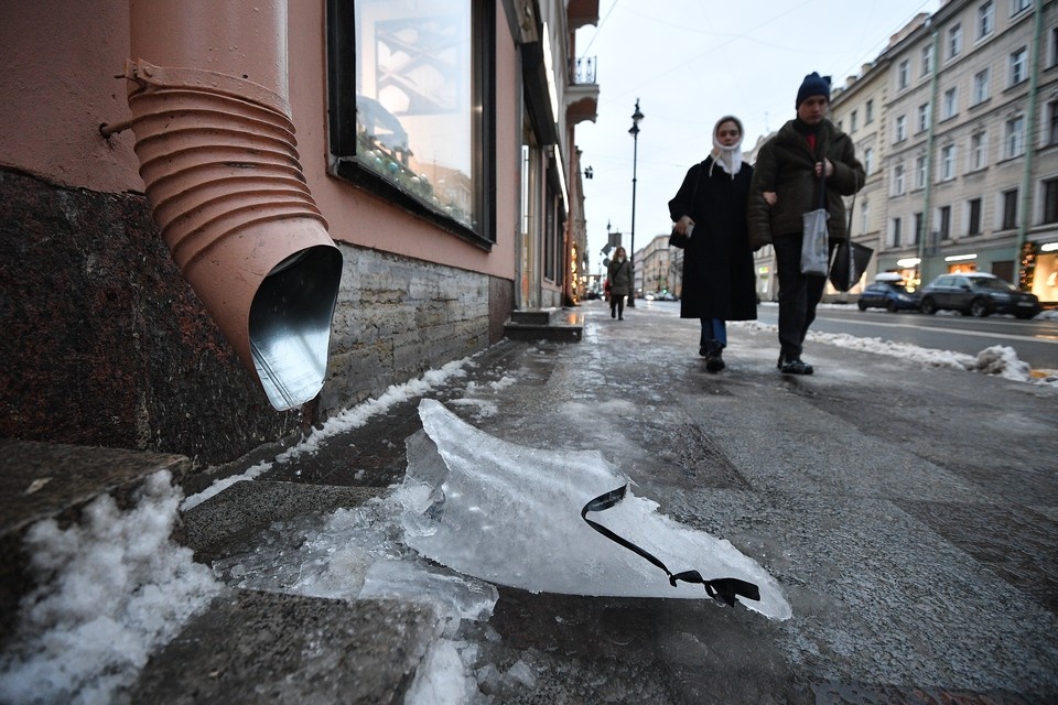    На город надвигается непогода. Алексей БУЛАТОВ
