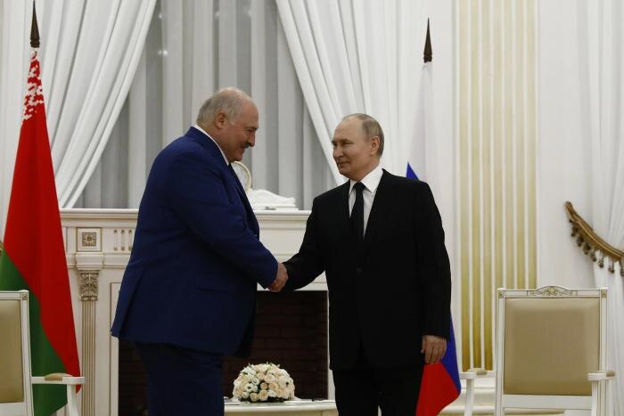 Александр Лукашенко и Владимир Путин. Обложка © Life.ru