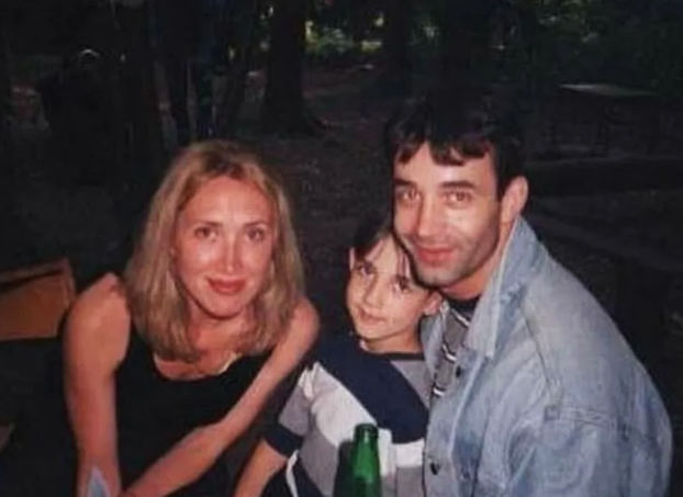 на фото Дмитрий Певцов и Лариса Блажко с сыном