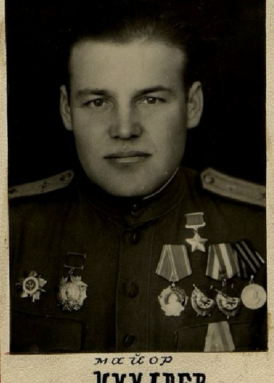 На его счету 99 боевых вылетов на штурмовике Ил-2