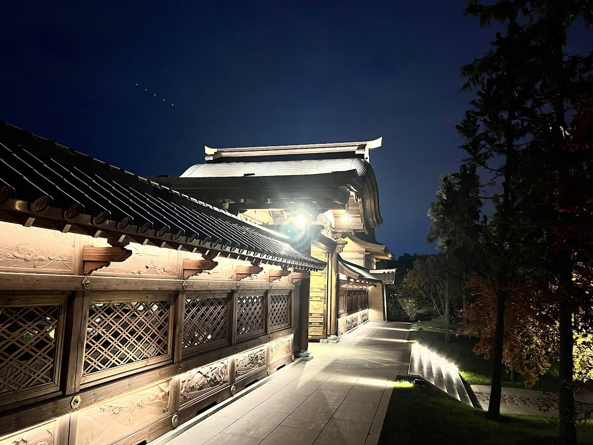 Ворота Карамон