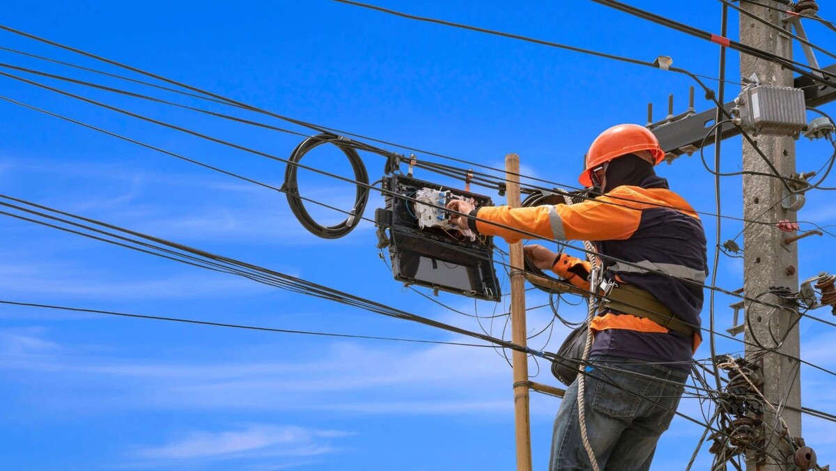    Благодаря работе энергетиков в наших домах есть свет и тепло. Фото: Prapat Aowsakorn / Shutterstock / Fotodom