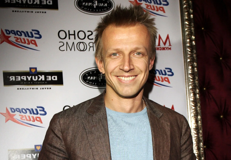 на фото Антон Комолов