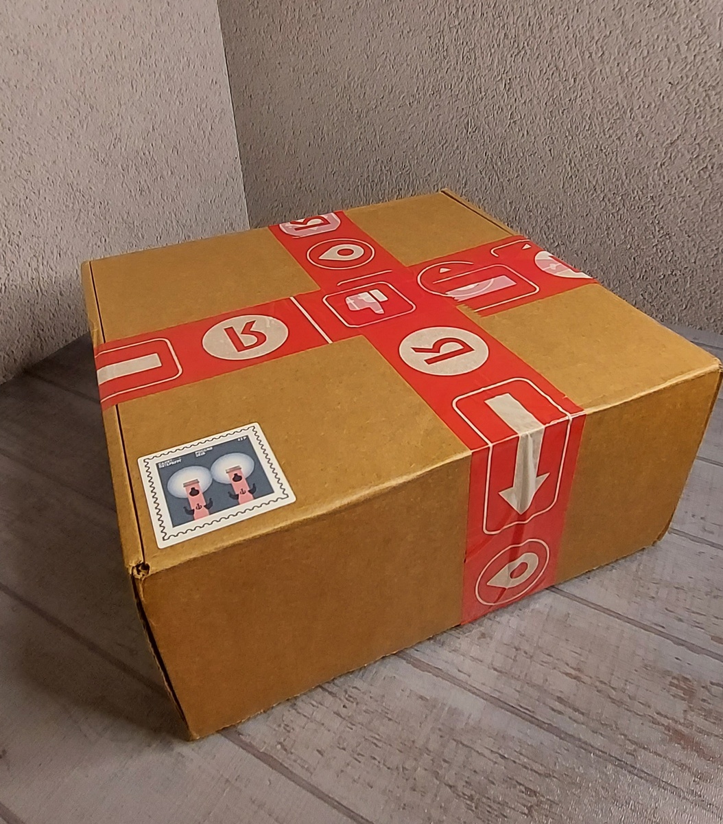 Посылка от тайного Санты из Петербурга. Фото автора канала.