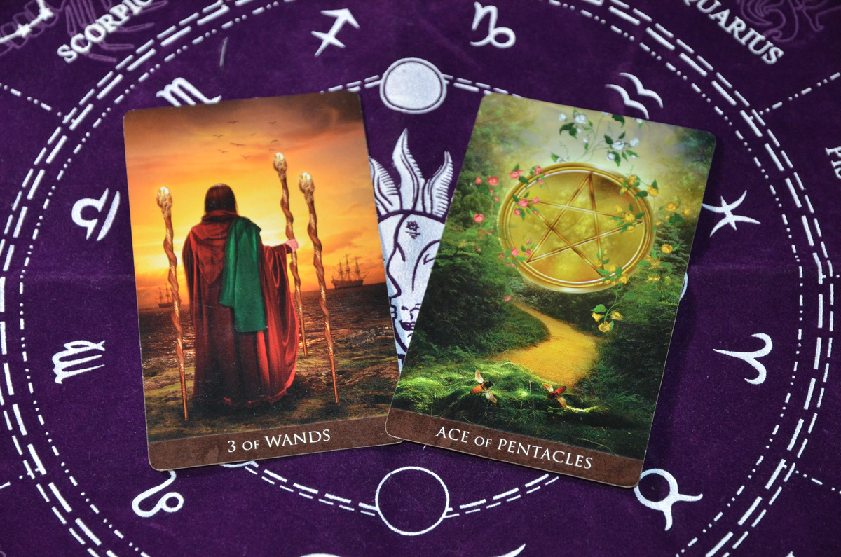 Магия и Таро простыми словами. Таро расклад: "Почему интерес со стороны мужчины есть, а действий нет?"