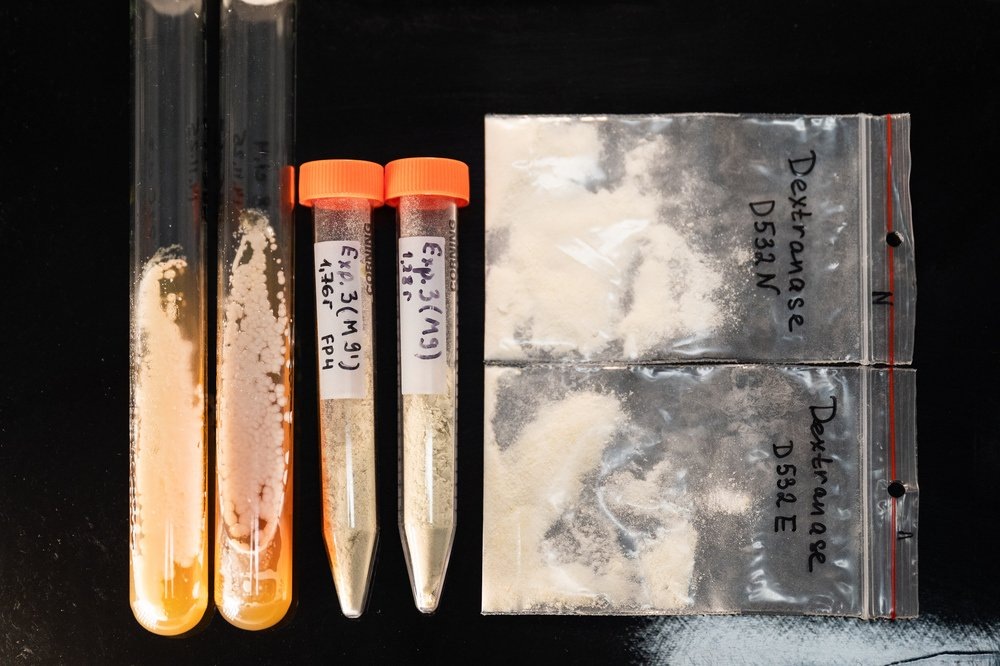    Гель на основе фермента декстраназы успешно устраняет зубной налет и предупреждает возникновение кариеса.