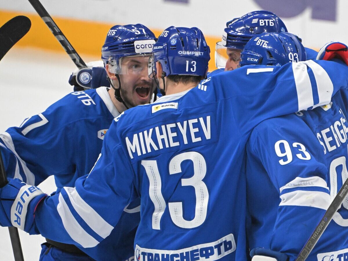    Хоккеисты "Динамо" | © РИА Новости / Сергей Гунеев