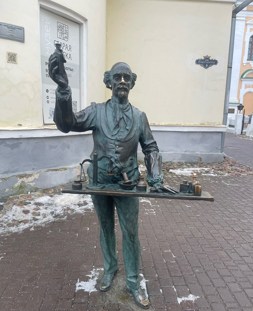 "Аптекарь". Памятник апеткарю во Владимире