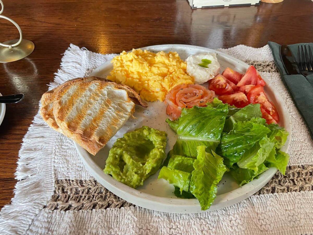 На русские деньги этот завтрак 674 рубля