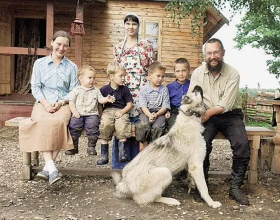 Стерлигов и его семья фото из открытого источника яндекс фото